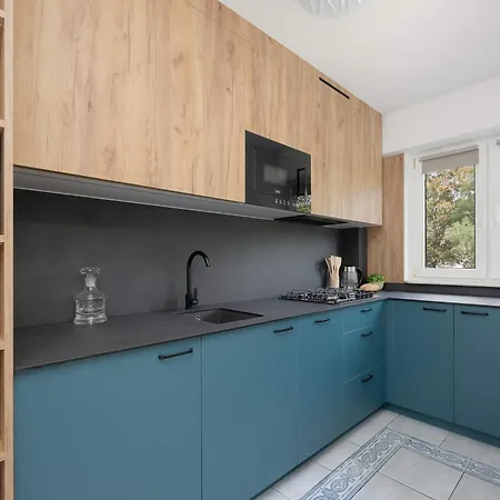 Spacious Air-conditioned With Workspace By Renters *