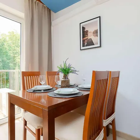 Spacious Air-conditioned With Workspace By Renters Варшава