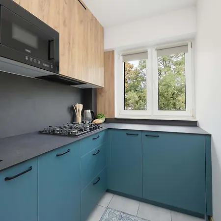 Апартаменти Spacious Air-conditioned With Workspace By Renters
